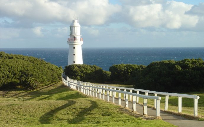 5 Incredible Lighthouses You Can Rent In AustraliaAWOL