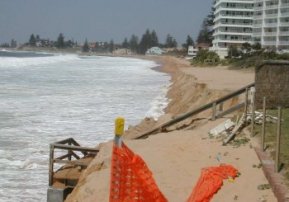 Wetherill St Collaroy/Sth Narrabeen. Real estate potentially threatened. Photo by Andrew Short